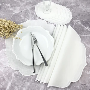 Beyaz Renkli Nakışlı 12 Parça Set Amerikan Servis ve Kokteyl Peçetesi