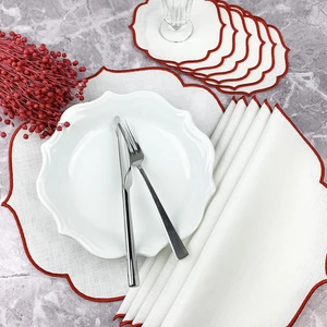 Kırmızı Renkli Nakışlı 12 Parça Set Amerikan Servis ve Kokteyl Peçetesi
