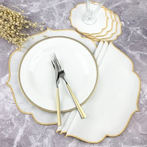 Gold Altın Renkli Madalyon Nakışlı 8 Parça Set Amerikan Servis ve Kokteyl Peçetesi