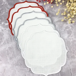 Kırmızı, Gri & Beyaz Nakışlı Keten Efektli 6'lı Kokteyl Peçetesi