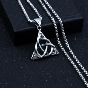 Kelt Üçgeni Trinity ve Triquetra Nordik Tasarım Kare Zincir Kolye