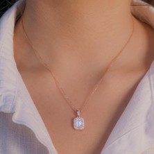 Takıhan Pırlanta Tasarımlı Baget Taşlı Rose Kaplama 925 Ayar Gümüş Kadın Kolye