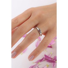 Lieza Jewelry Gümüş Kırmızı Mekik Taşlı Tasarım Yüzük