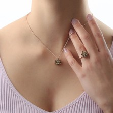 Lieza Jewelry Gümüş Yeşil Taşlı Lotus Çiçeği Kolye Yüzük Mini Set