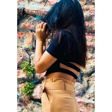 Butik Ponçik Sırt Kemer Detaylı Siyah Crop Bluz