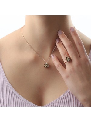Lieza Jewelry Gümüş Yeşil Taşlı Lotus Çiçeği Kolye Yüzük Mini Set