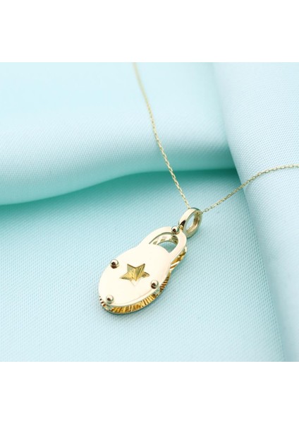 14K Altın Oval Yıldız Kilit Kolye W4N28193Z fiyatları