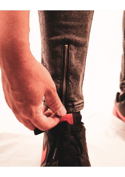 Açık Kahverengi Yırtık ve Fermuarlı Dar Paça Detaylı Slim Fit Jeans modelleri