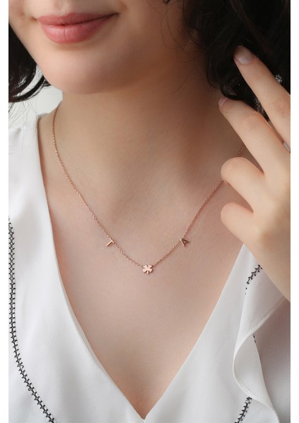 Gümüş Yoncalı Harf Kolye modelleri