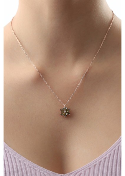 Gümüş Yeşil Taşlı Lotus Çiçeği Kolye fiyatları