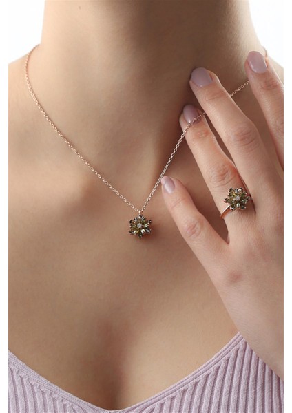 Gümüş Yeşil Taşlı Lotus Çiçeği Kolye modelleri