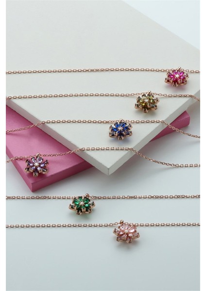 Gümüş Yeşil Taşlı Lotus Çiçeği Kolye fırsatları