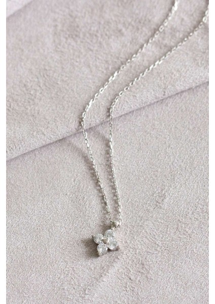 Gümüş Yonca Kolye modelleri