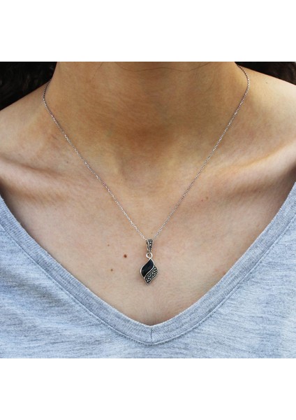 Baklava Model Gümüş ve Oltu Taşlı Kolye