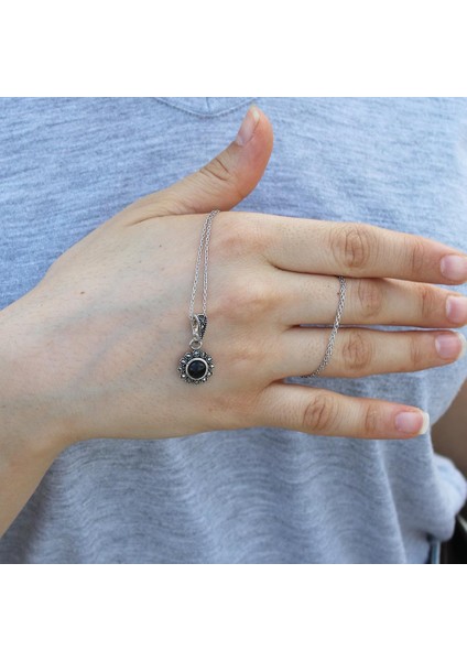 Küçük Yuvarlak Model Gümüş ve Oltu Taşlı Kolye fiyatları