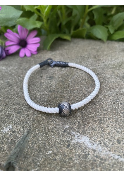 Gümüş Kazaziye Detaylı Beyaz Bileklik