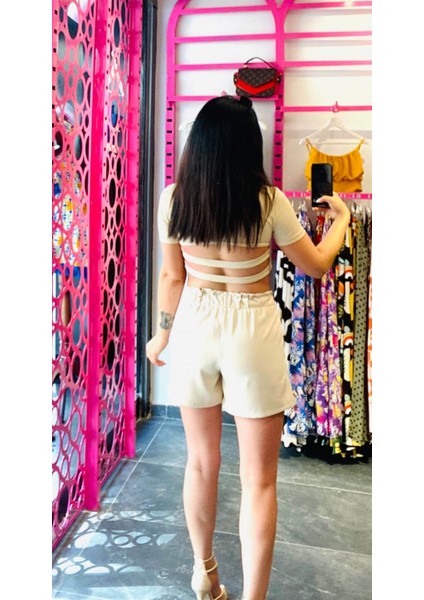 Sırt Kemer Detaylı Bej Crop Bluz