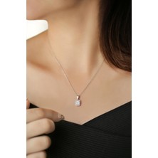 By Barun Gümüş Rengi Beyaz Yuvarlak Taşlı 0.50 Carat Görünümünde 925 Ayar Pırlanta Model Gümüş Baget Kolye