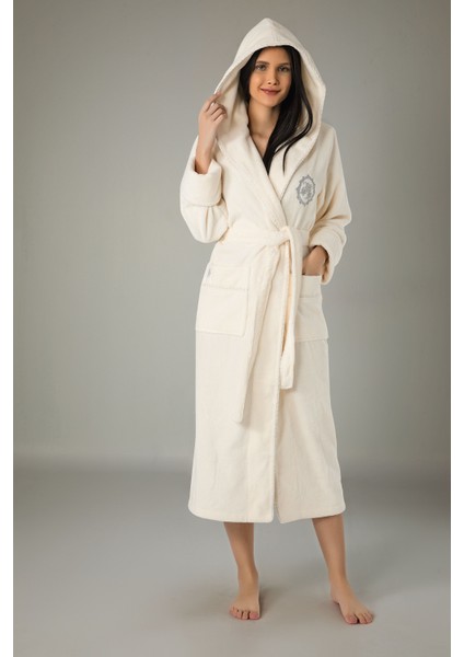 Pudra Göğüs Taç Nakışlı Bambu Pamuklu Bayan Bornozu