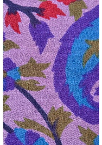 Desenli Kadın Ipek Şal modelleri