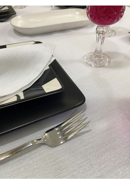 Simli Masa Örtüsü Beyaz fiyatları