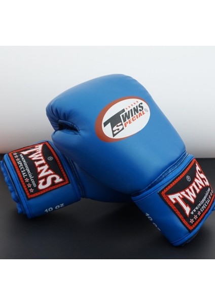 Hakiki Deri Boks Eldiveni Ürün Thailand Malıdır. Üründe Dayanikli Sünger Kullanilmistir - Kırmızı - Mavi - Siyah- Beyaz 10- 12- 14 Oz