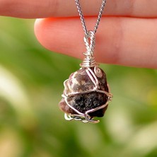 Taş Sandığı Ham Turmalin Taşı Tel Sargılı Kolye