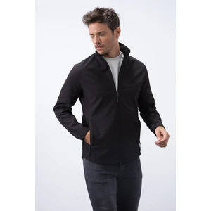 Siyah Fermuarlı Dik Yaka Su ve Rüzgar Geçirmez Softshell Erkek Mont - 88050