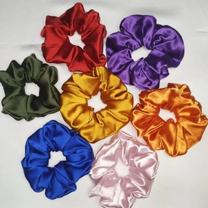 Kadın Lastikli Saten Yedi Renk Simit Scrunchie Saç Toka Seti