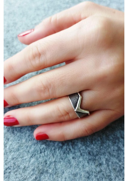 Antik Gümüş Kaplama V Şekilli El Yapımı Ayarlanabilir Unisex Yüzük fiyatları