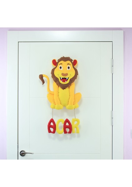 Acar Isimli Aslanlı Bebek Odası Kapı Süsü