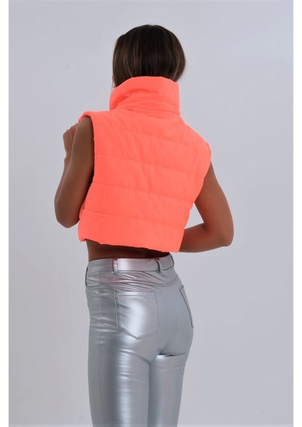 Kadın Nar Çiçeği Dik Yaka Kısa Şişme Yelek indirimleri