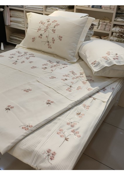 Pike ve nevresim set 7 parçadan oluşmaktadır.....