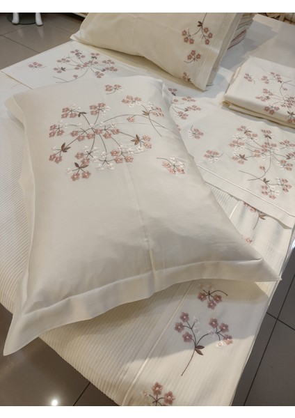 Pike ve nevresim set 7 parçadan oluşmaktadır.....