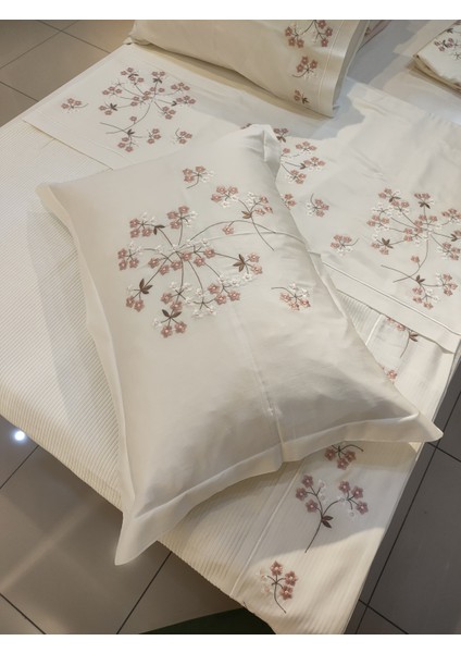 Pike ve nevresim set 7 parçadan oluşmaktadır.....