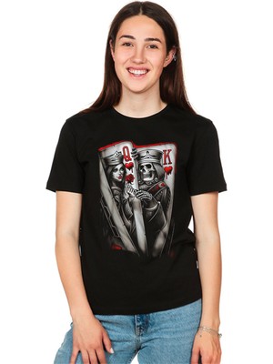Maymuun Design Unisex Kurukafa Papaz ve Kız Poker Temalı Baskılı T-Shirt