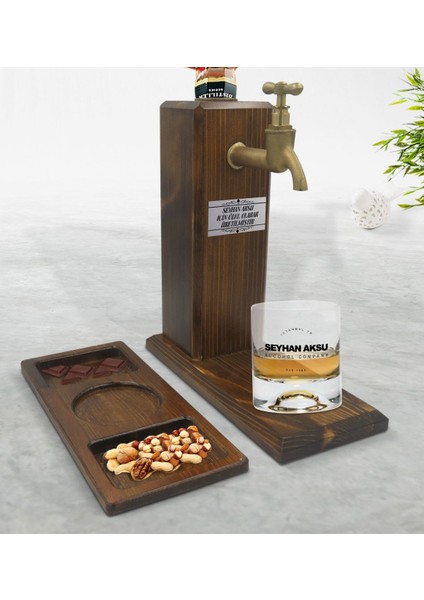 Kişiye Özel Alcohol Company Tasarımlı Viski Bardağı & Musluklu Doğal Ahşap Içki Standı & Masif Ahşap Dikdörtgen Sunum Tabağı Çerezlik Hediye Seti