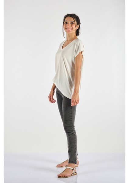 Oversize V Yaka Kadın T-Shirt - Rahat ve Şık modelleri