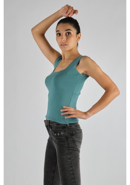 Minimalist Kare Yaka Kolsuz Crop Bluz - Günlük Şıklık