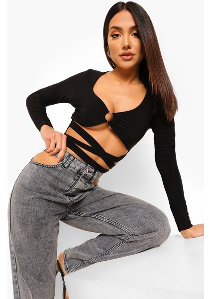 Göğsü Halka Detaylı Beli Bantlı Siyah Bluz