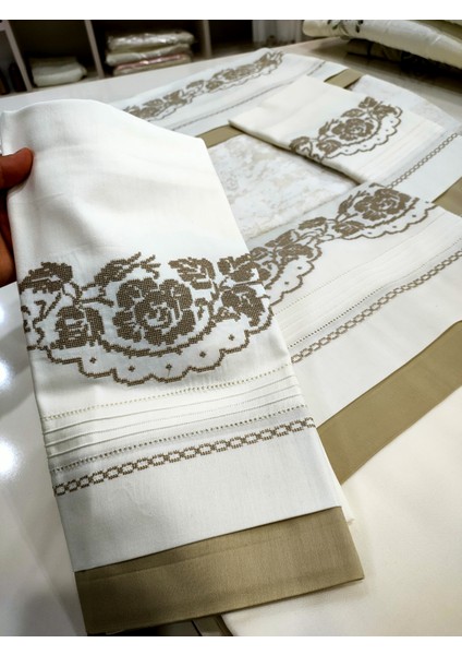 Kanaviçe Modeli Işlemeli Pike ve Nevresim Set 7 Parça