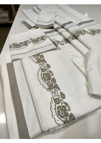 Kanaviçe Modeli Işlemeli Pike ve Nevresim Set 7 Parça