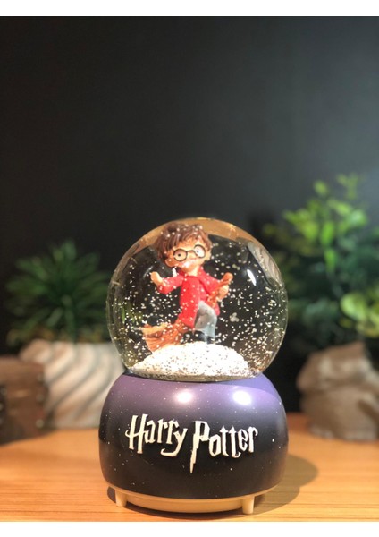 Harry Potter Temalı Işıklı Müzikli Püskürtmeli Kar Küresi (Büyük Boy)