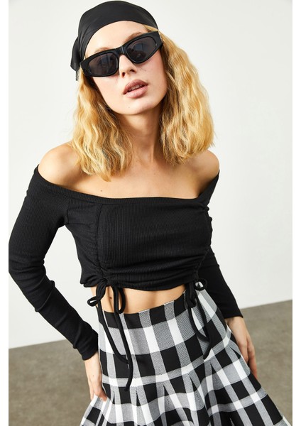 Siyah Büzgü Detaylı Kayık Yaka Kaşkorse Bluz 2KXK2-45713-02