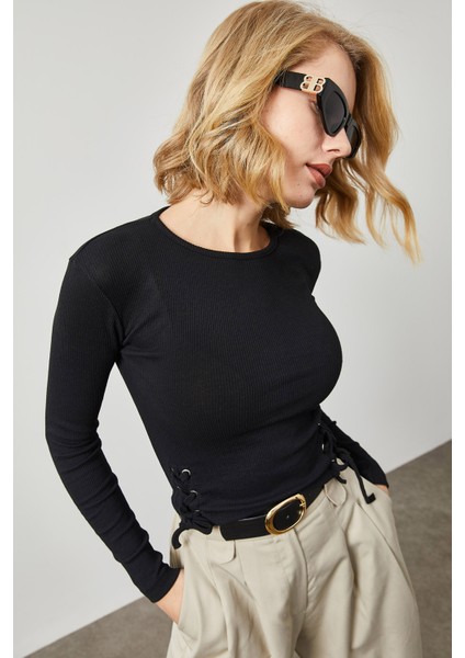 Siyah Yanı Kuşgözü Detaylı Kaşkorse Bluz 2KXK2-45739-02 fırsatları