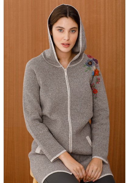 Kadın Reglan Kol Nakış Işlemeli Kapşonlu Uzun Kaban V.bej fiyatları