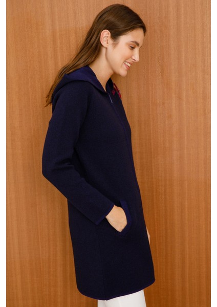 Kadın Reglan Kol Nakış Işlemeli Kapşonlu Uzun Kaban Açık Lacivert indirimleri