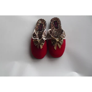 Kadife Kırmızı Bayan Ev Teligi