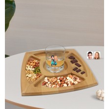 Kişiye Özel Sevgililer Karikatürlü Viski Bardağı ve Doğal Masif Ahşap 4 Bölmeli Sunum Tabağı Çerezlik Hediye Seti-99