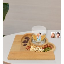 BK Kişiye Özel Sevgililer Karikatürlü Viski Bardağı ve Doğal Masif Ahşap Yarım Ay Sunum Tabağı Çerezlik Hediye Seti-87